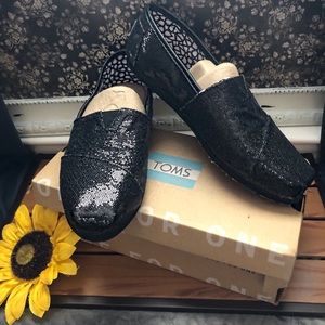 *BRAND NEW* TOMS classic black glitter